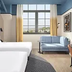 Hyatt Place Hotel 4*