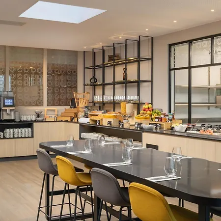 Hyatt Place - Centre 4*